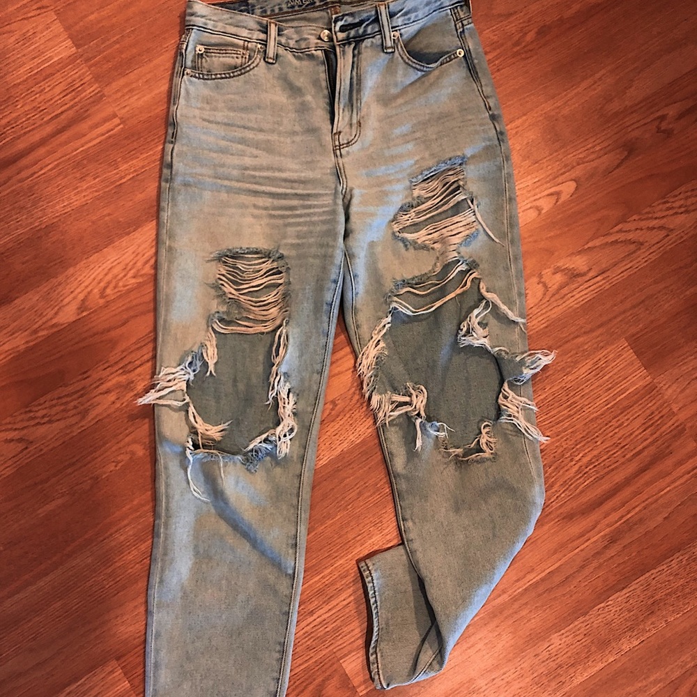 American Eagle Ripped Mom Jeans Size 4